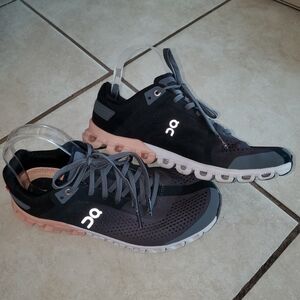 On running shoes Cloudflow Size 9 womens.
